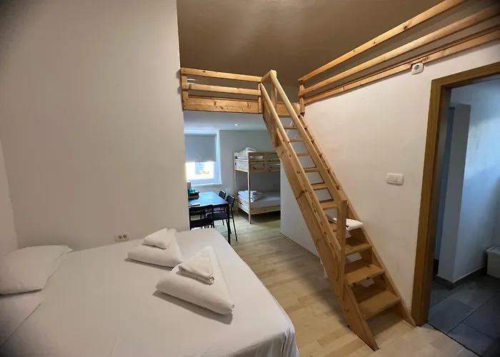 Lemonwood House 포스토이나