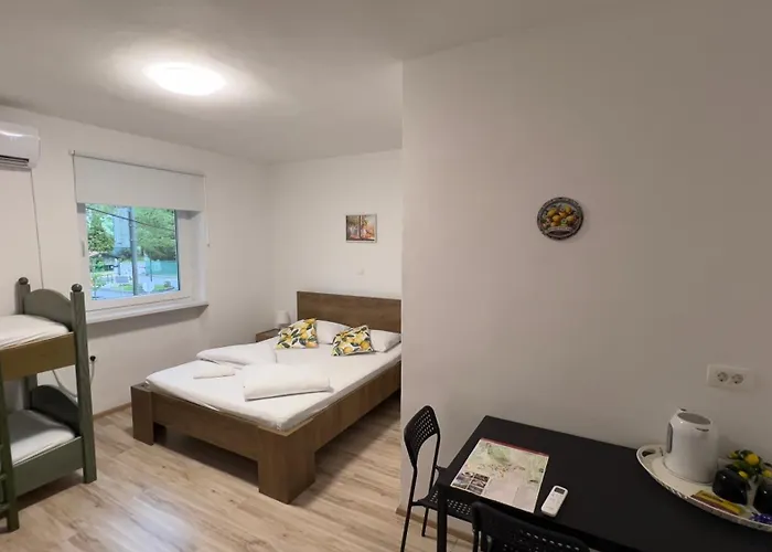 Lemonwood House 게스트하우스 포스토이나