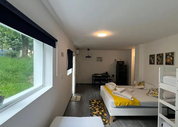 Lemonwood House 포스토이나