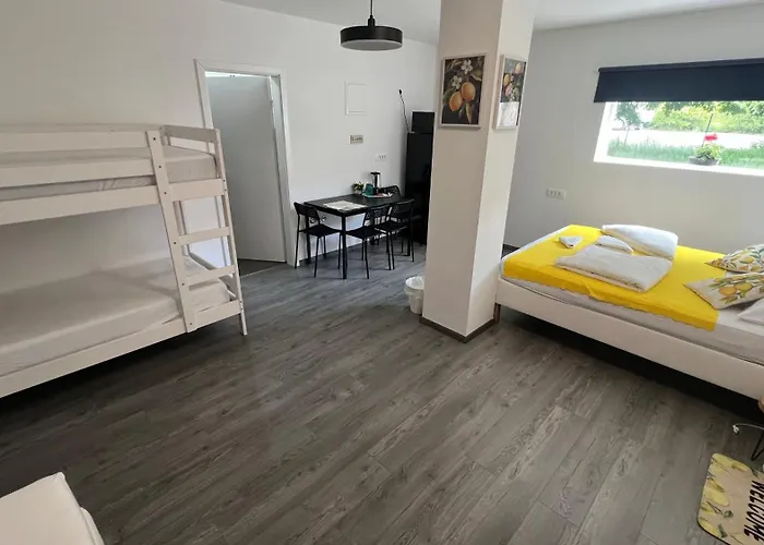 Lemonwood House 게스트하우스 3*