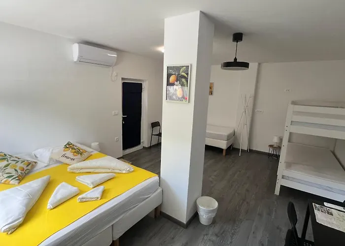 Lemonwood House 포스토이나