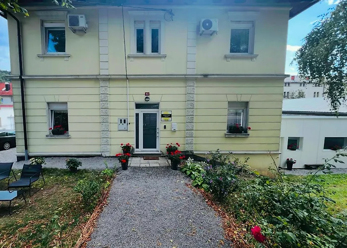 Lemonwood House 게스트하우스 포스토이나