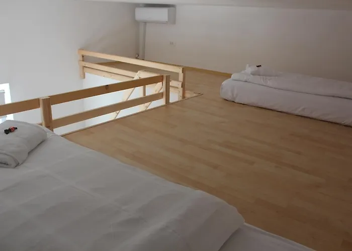 Lemonwood House 게스트하우스 포스토이나