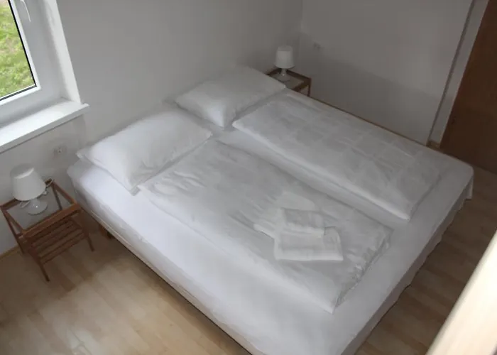 Lemonwood House ゲストハウス ポストイナ